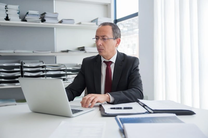 suivi mensuel d'un chef d'entreprise